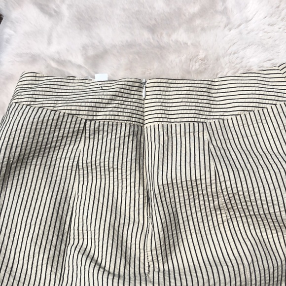 Size 4 Eva Franco Pencil Skirt fully lined. - Picture 9 of 11